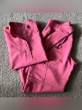 FIGS Technical Collection Scrub Set Top & Jogger Pants Sz S Coral Pink